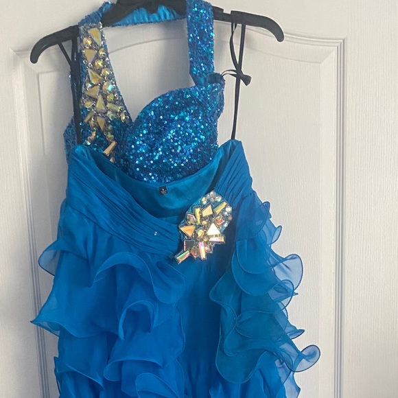 Beautiful two piece sequin dress. - Picture 3 of 4